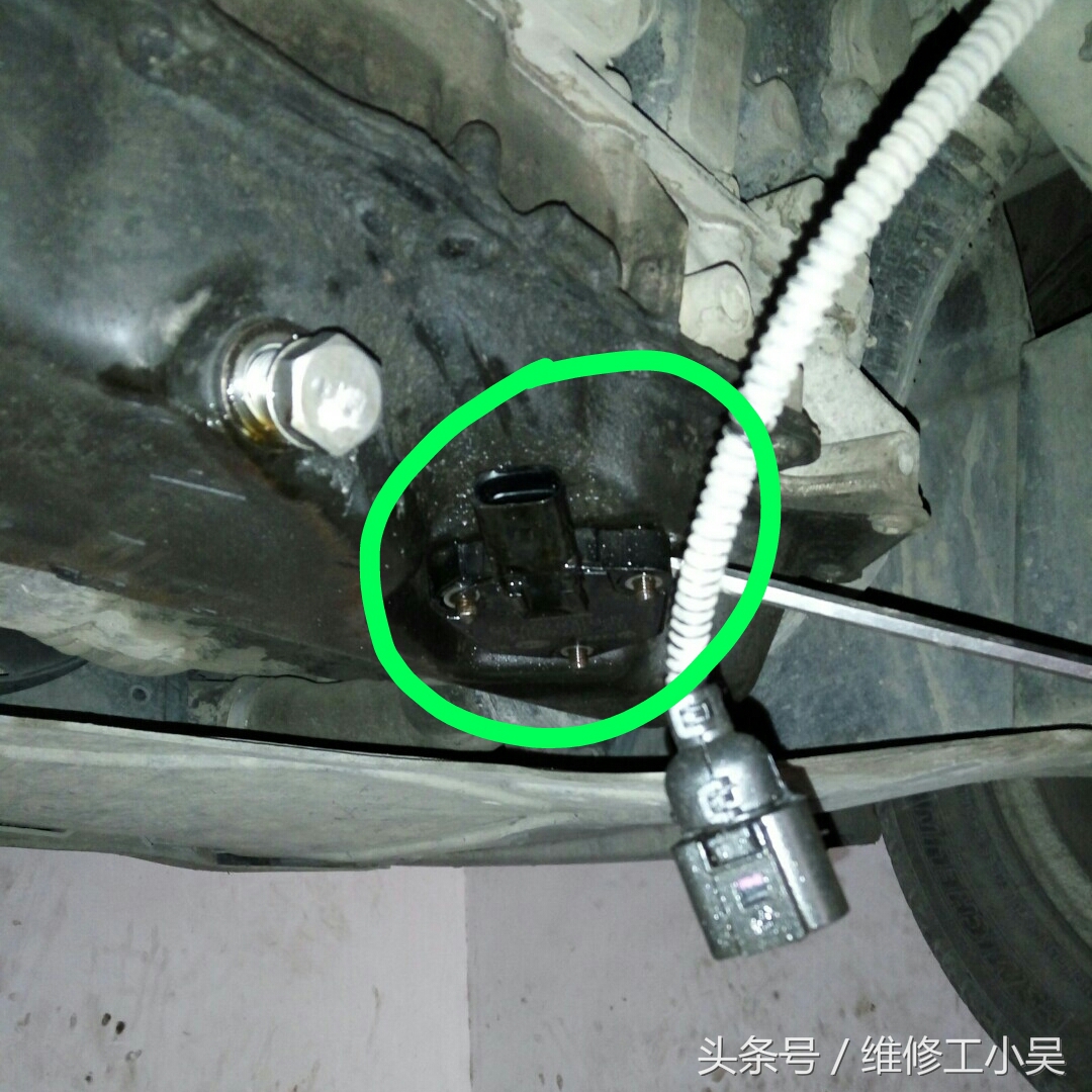 发动机缺机油故障灯亮车抖动,发动机缺机油发动机故障灯会亮吗