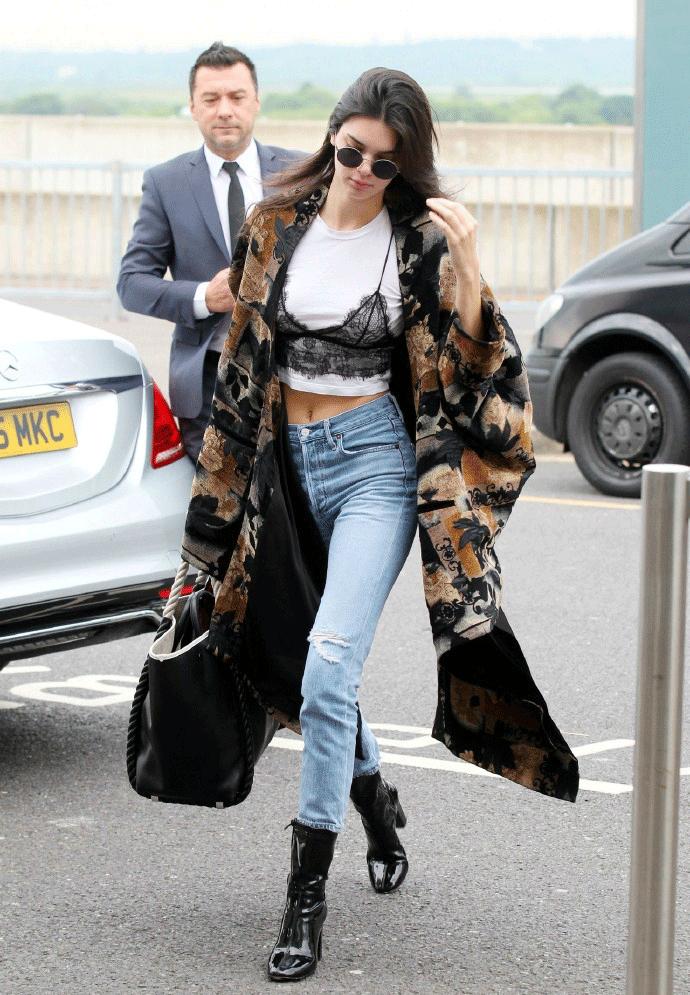 这条礼仪小姐的“迎宾带”，竟然被日日、袁姗姗……抢披上身！