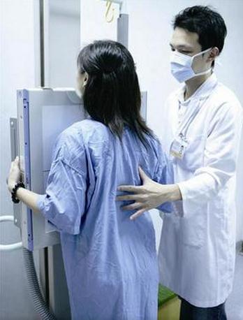 怀孕期间体检胸透了怎么办,怀孕初期做胸透会导致流产吗