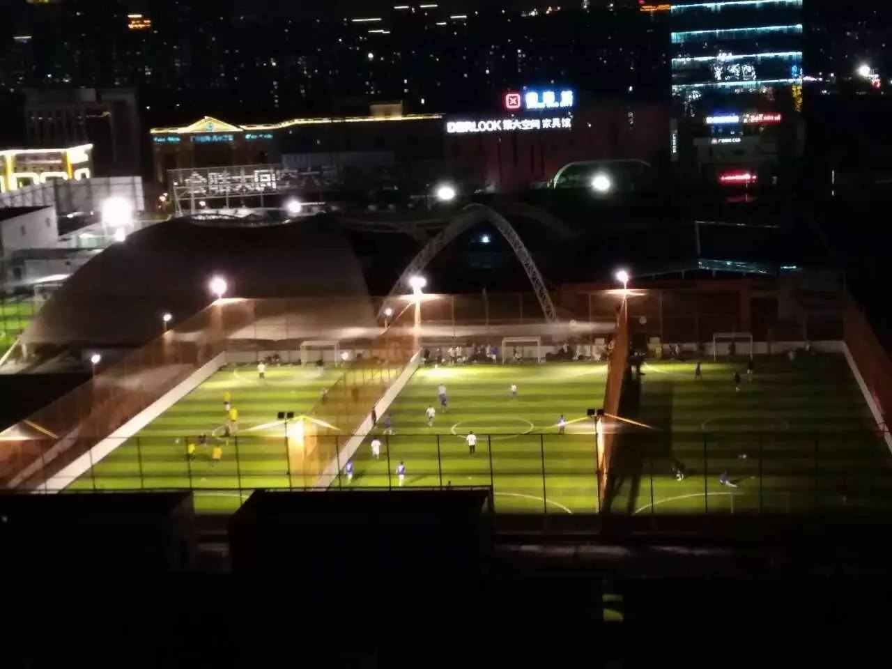 成都球迷众筹了多少钱,投资1000万建室外篮球场