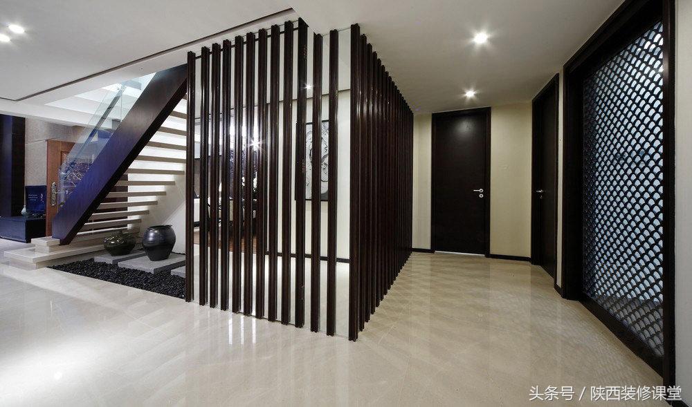 大面积复式样板房,一套精装样板房即将落地