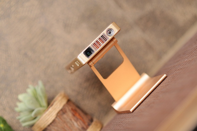 随身携带巨屏观影，神画小媚轻体验