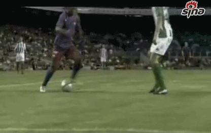 足坛10大过人必杀技,大罗对小罗停球