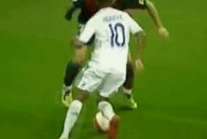 世界足坛十大独门绝技,足坛那些惊艳四座的进球