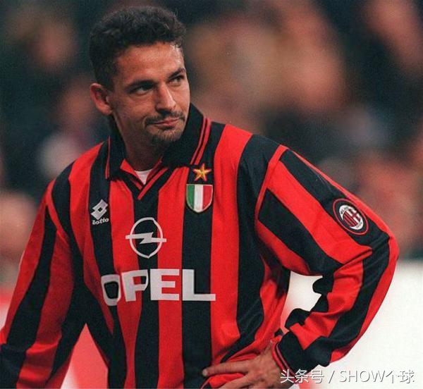 这个让人厌恶的政客，为何赢得了圣西罗巨型横幅的致敬？