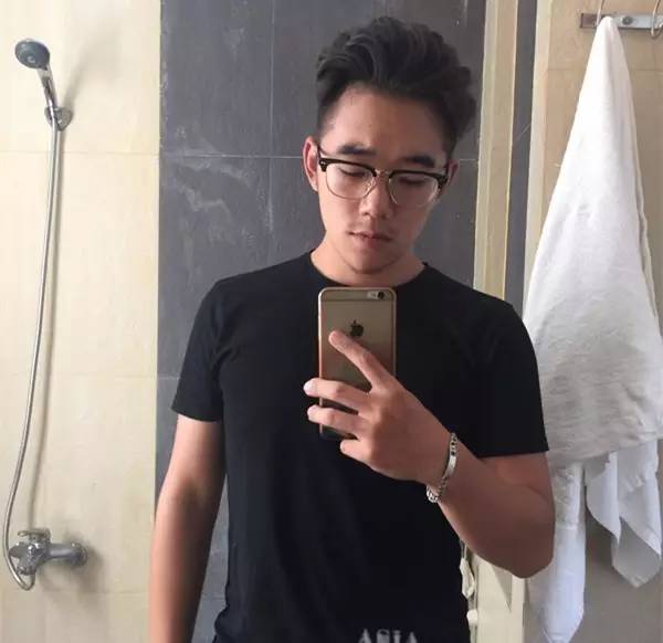 穷游小伙穷游西藏身体终于累垮,10年前穷游西藏