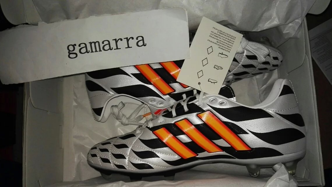 阿迪达斯足球球鞋测评,足球鞋选择nike还是阿迪达斯