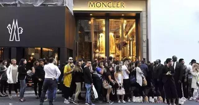 遇上一个风不正经的冬天，是时候来膜拜一下羽绒服界的杠把子了