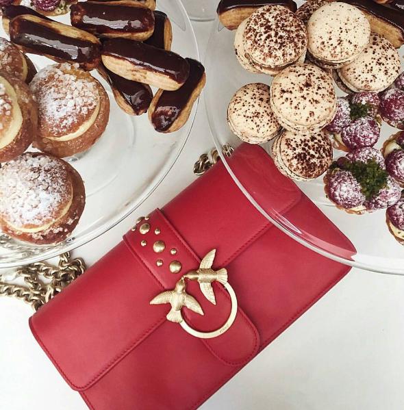 今年火爆的酒神包,复古红酒神包