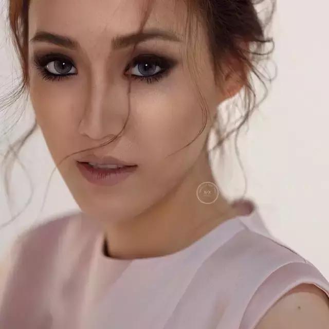 完美日记锦鲤盘晚宴妆教程,晚宴创意妆整体造型参加比赛