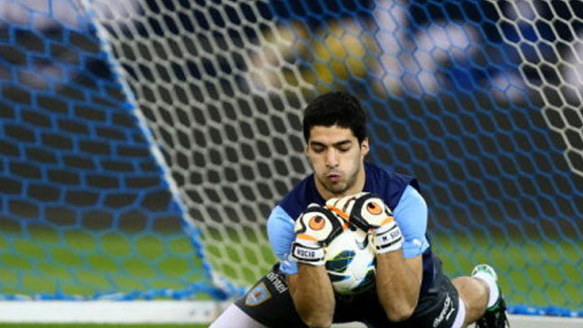 原创·青锋随手出鞘,问谁人、敢与我漫步云霄?足坛顶级9号苏神