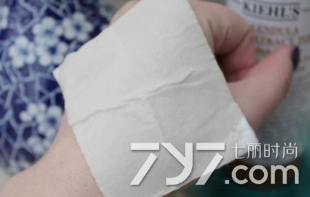 科颜氏金盏花洗面奶油痘皮能用吗 (痘痘肌适合用科颜氏金盏花水吗)