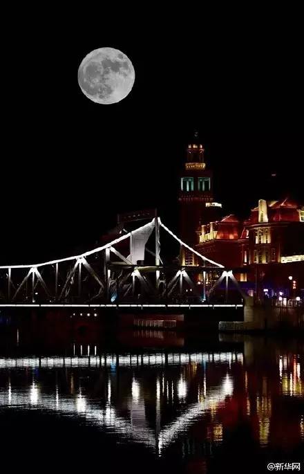 错过再等18年！昨晚的超级月亮太给力，穿透雾霾把梦照亮！