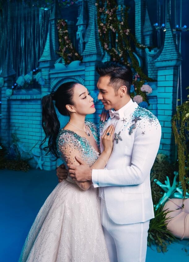 人鱼夫妇钟丽缇张伦硕机场,人鱼夫妇钟丽缇张伦硕歌曲