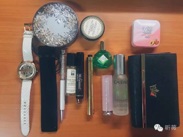 「倒包行动」快来跟橙妹围观女明星包包里的秘密~