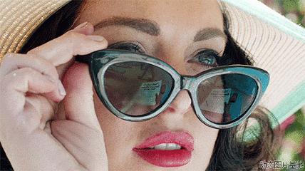 什么款式的太阳镜百搭好看又实用,十大必备女士太阳镜明星出门必备