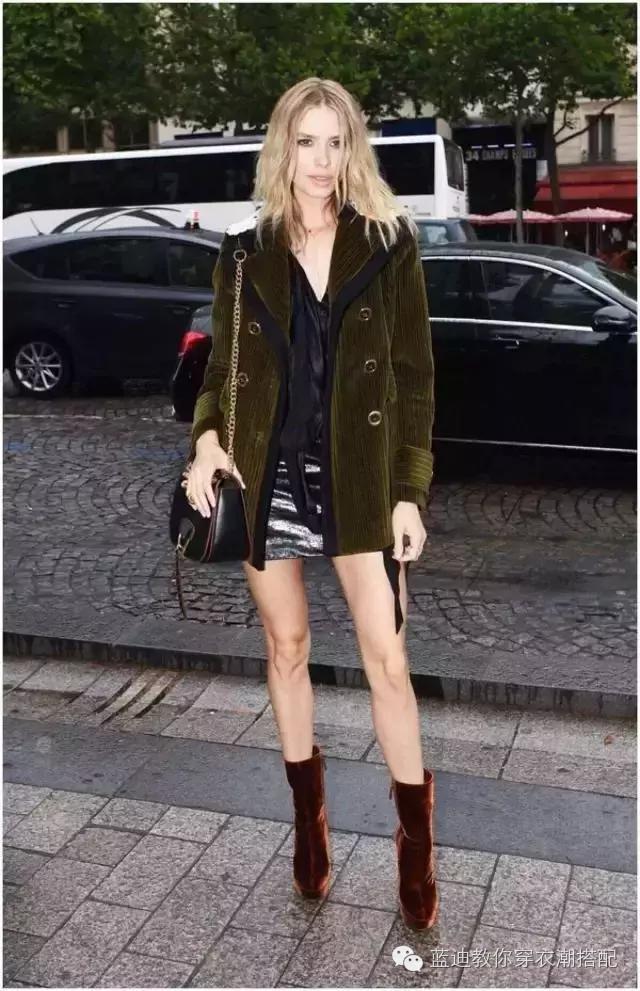 杨幂下衣消失搭配长筒靴,杨幂过膝靴里都穿了啥