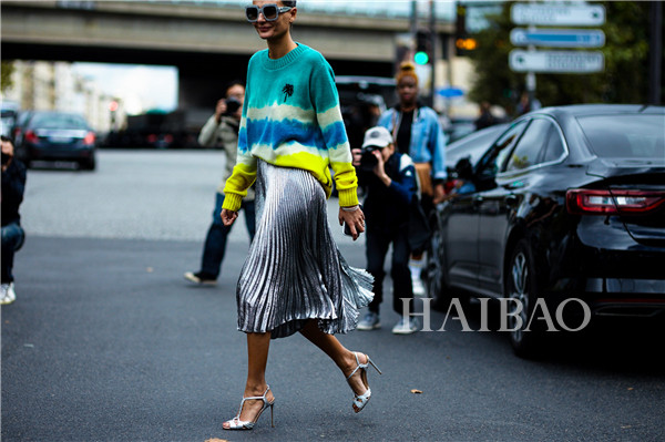 你眼中的基本款毛衣,谁实话还是挺重要的!街拍打卡,原来人人都爱穿这样的毛衣……