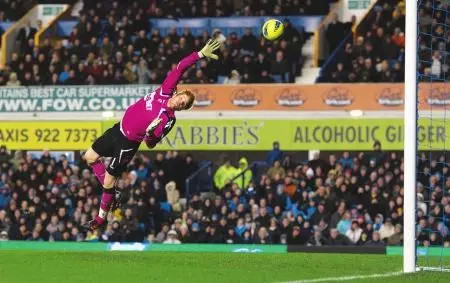 门将最重要的还是扑救,门将好做吗