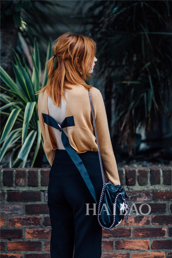 你眼中的基本款毛衣,谁实话还是挺重要的!街拍打卡,原来人人都爱穿这样的毛衣……