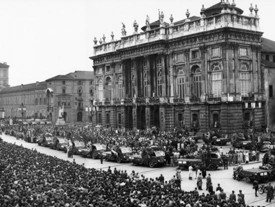 梅西c罗离奇失误,从梅西c罗看拜仁