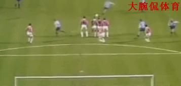 卡洛斯任意球弧线分析,任意球名场面卡洛斯