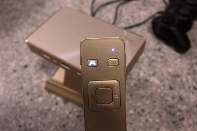 大屏幕+游戏手柄，神画投影电视成办公室新宠