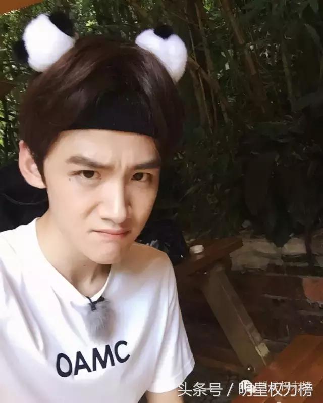 明星自拍除了卖萌还会搞怪！鹿晗TFBOYS教你自拍的正确姿势