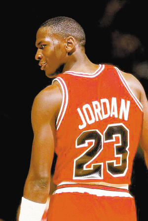 库里新赛季换了个发型手感超厉害,萌神库里西装帅照