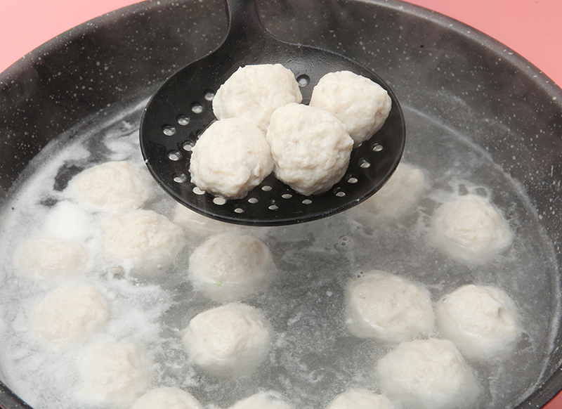 香港街头小吃第一名浓香咖喱鱼丸,香港阿姨咖喱鱼丸