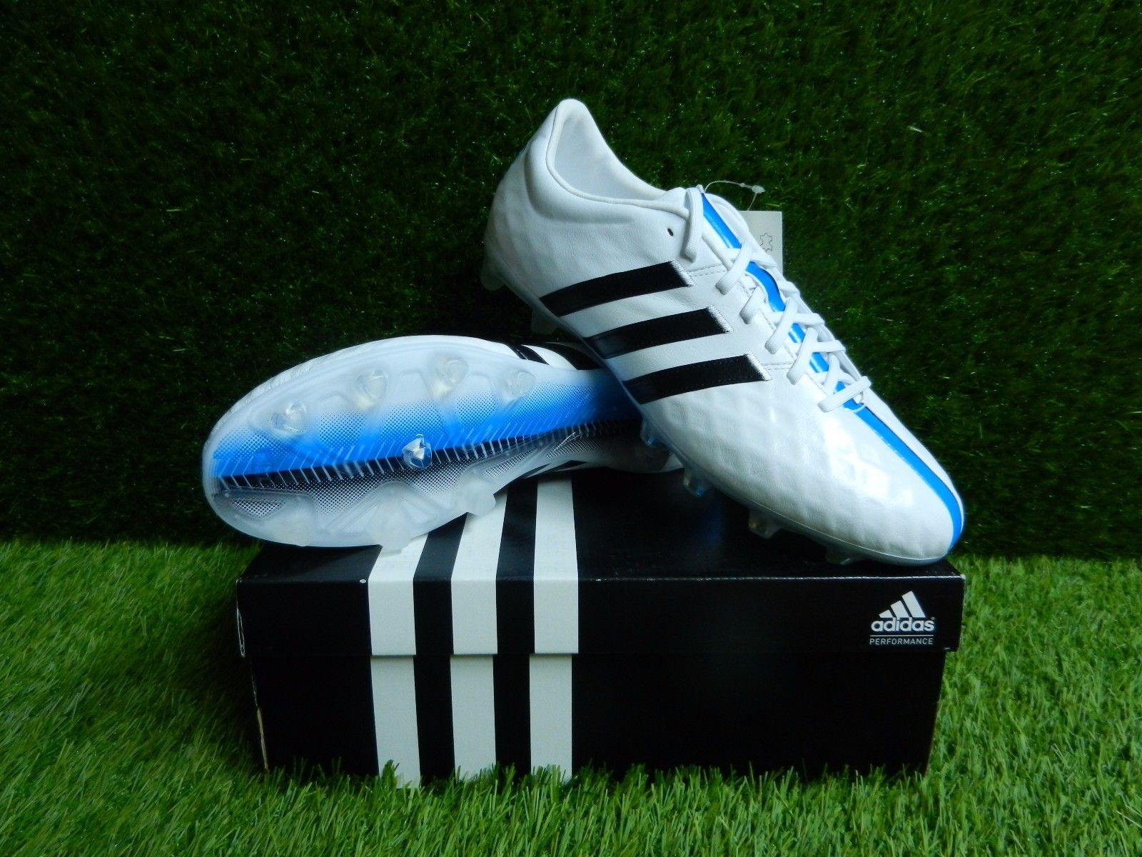 阿迪达斯足球球鞋测评,足球鞋选择nike还是阿迪达斯