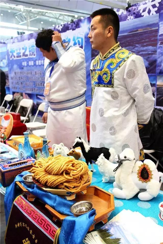 明天别睡懒觉和乌鲁木齐晚报君一起逛且逛且冬博会去