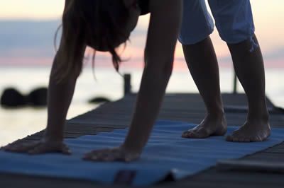 早上空腹瑜伽体式瘦身,空腹瑜伽瘦肚子和腰上赘肉