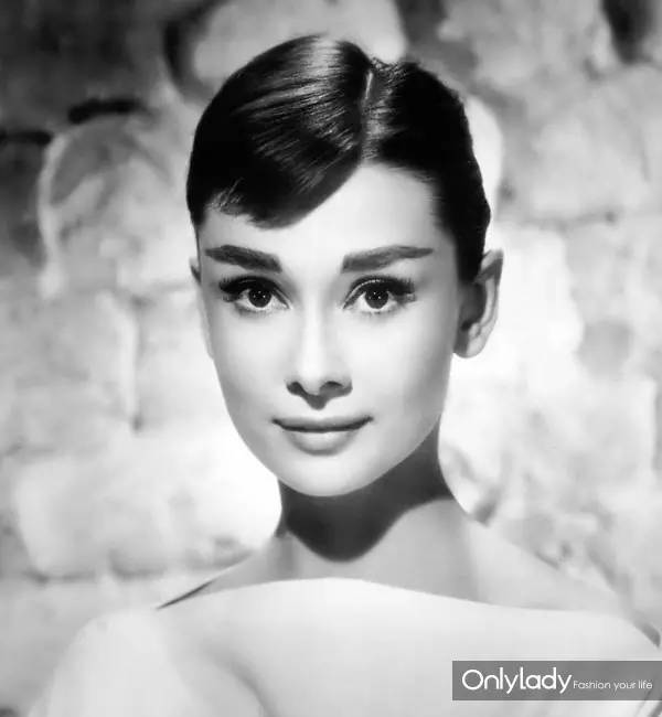 女子花4万块整容把嘴都整歪了,美国女子花76万整容