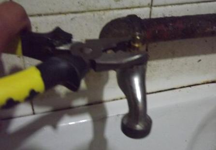 水龙头拧紧漏水怎么解决,家里水龙头漏水怎么修视频