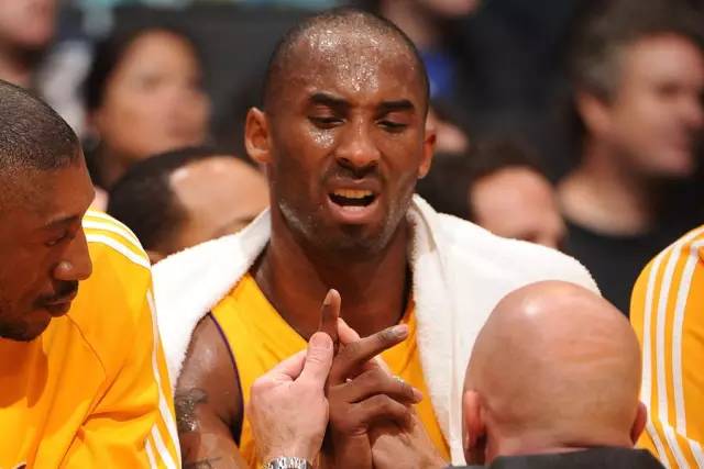 希望所有打篮球的男孩都远离伤病,每个爱打篮球的人都可以远离伤病