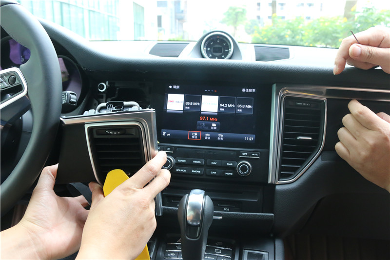 新款保时捷macan导航主机在哪里,2019保时捷macan触摸屏导航功能