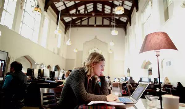 最新鲜!加拿大哪些大学最靠谱?谁实力碾压全场,谁憋屈不服只能垫底,这结果也是有点没想到!