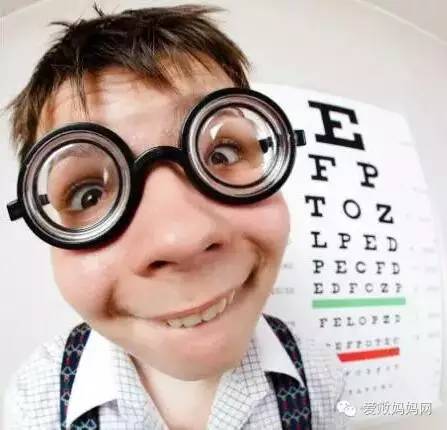 知识科普眼镜店,长期戴眼镜眼睛变形怎么恢复