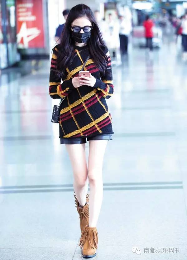 杨紫赵丽颖机场撞衫,杨紫周冬雨影后对比