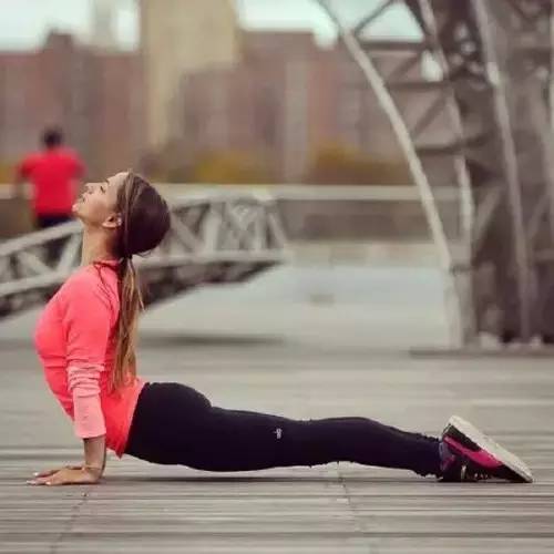 健身拉伸的正确方法和注意事项,健身拉伸的正确方式