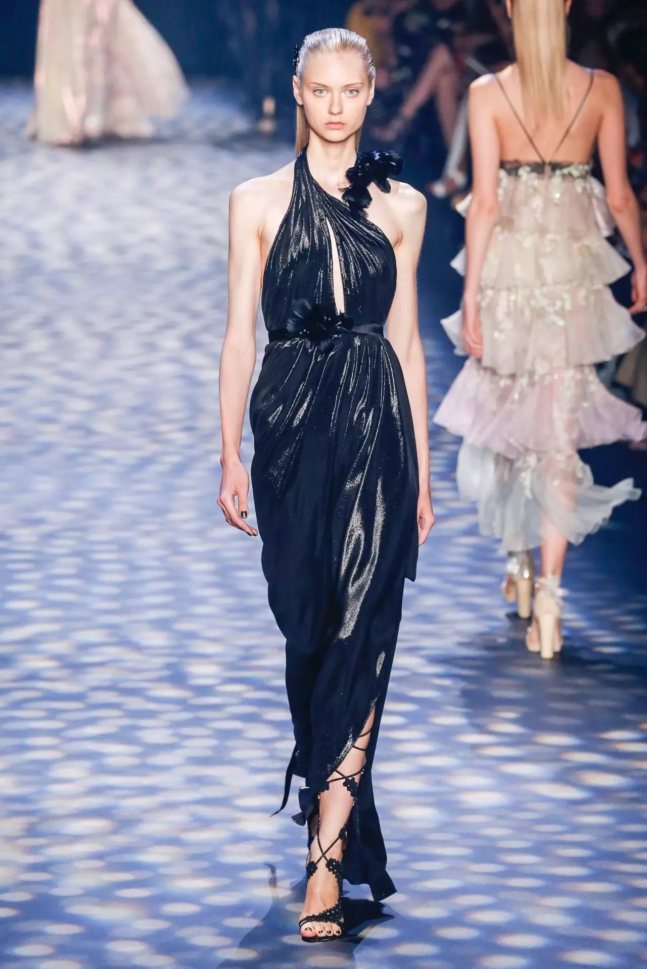 OMG｜单身汪慎入！这样的黑纱弄得我心里好痒痒！