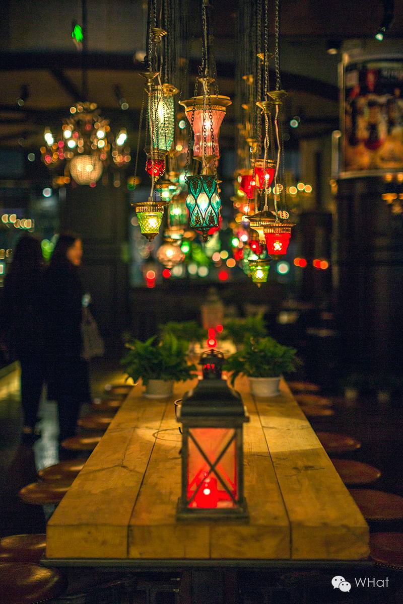 这家漫咖啡旗下的韩餐酒吧终于开到武汉，能俯瞰武汉天地凌晨夜景