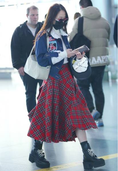 冬天女明星穿那么少怎么不感冒,天气冷怎么穿才暖和呢女生