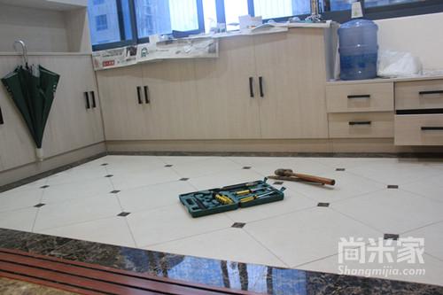 简约中式客厅大白墙装修效果图,现代简约客厅装饰画中式