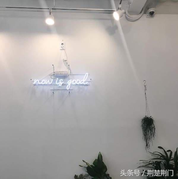 酒吧霓虹灯带效果,酒吧个性灯饰创意灯具