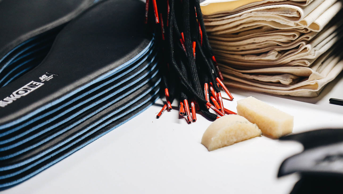 一双球鞋制作全过程,定制球鞋生产全过程