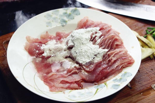 剔鱼片的教程,鱼片的切法剔除鱼刺视频