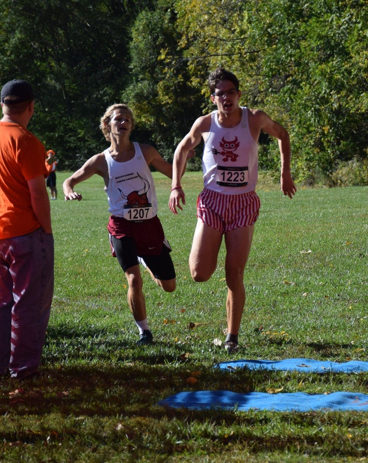 他肥胖被同学嘲笑和欺凌，通过跑步完成逆袭，5公里跑15分钟
