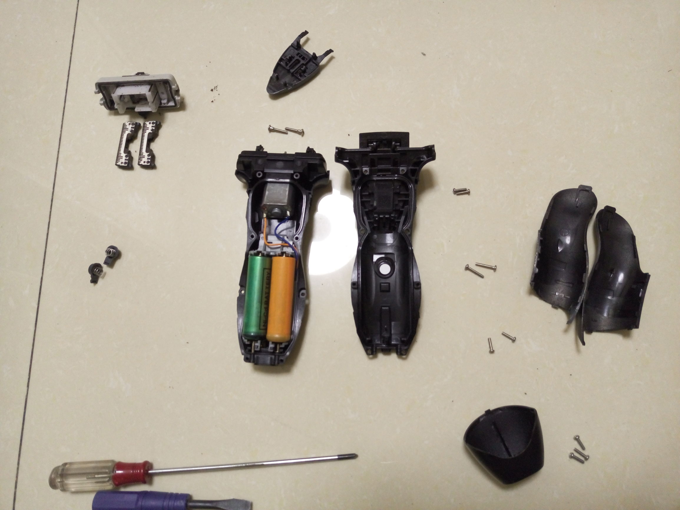 松下电动剃须刀怎样拆解修理,松下剃须刀es4027换电池教程